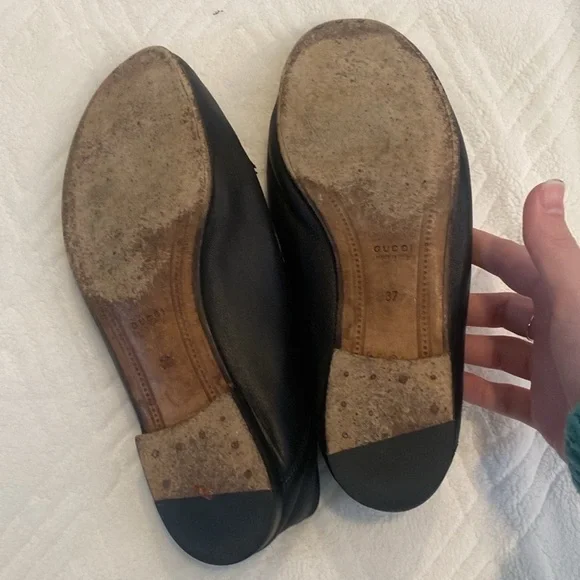 Gucci Black Leather Loafers with horse but Gold hardware - Picture 6 of 8